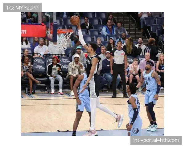 文班亚马送出平生涯记录的8次封盖，马刺防守效率惊人