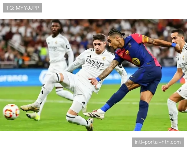 VAR争议再现：皇马vs拜仁比赛中点球判罚引发讨论，裁判标准是否亟待统一？